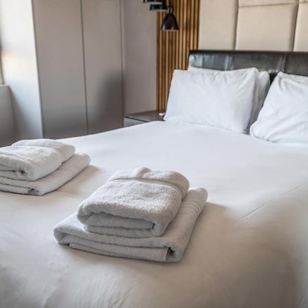 לונדון Canary Wharf Retreat With Free Secure Parking מראה חיצוני תמונה