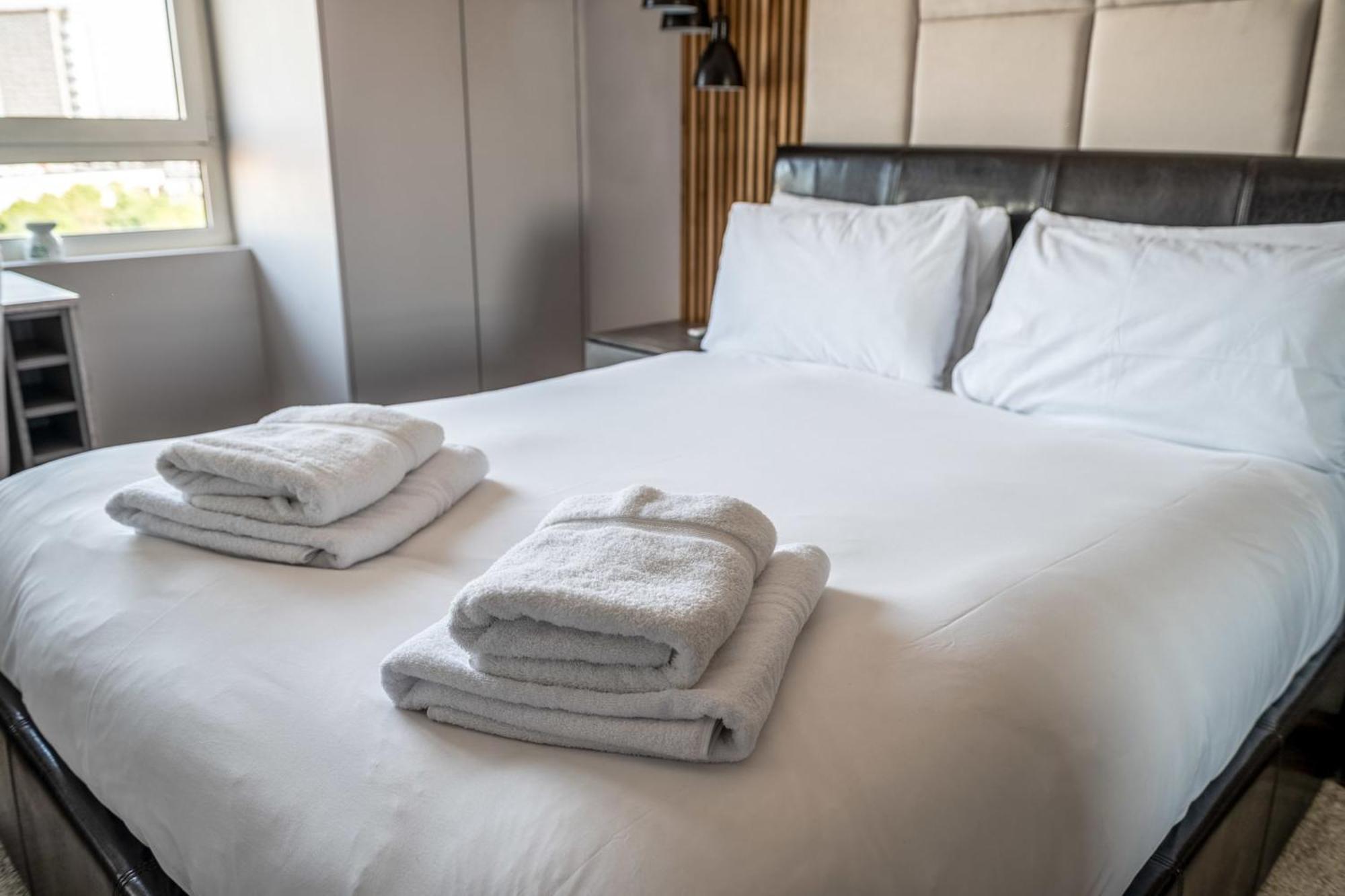 לונדון Canary Wharf Retreat With Free Secure Parking מראה חיצוני תמונה