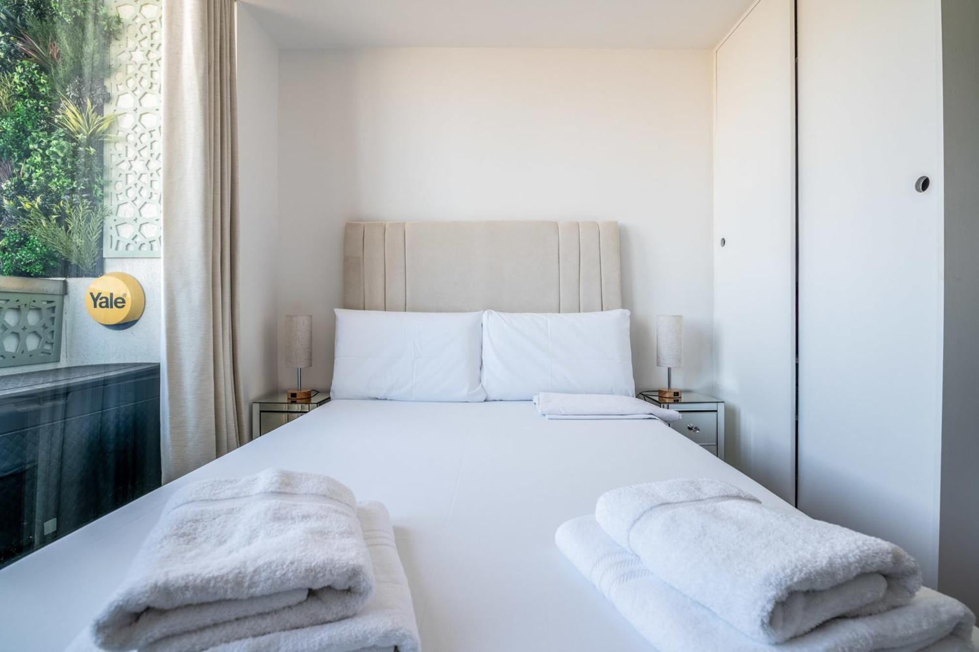 לונדון Canary Wharf Retreat With Free Secure Parking מראה חיצוני תמונה