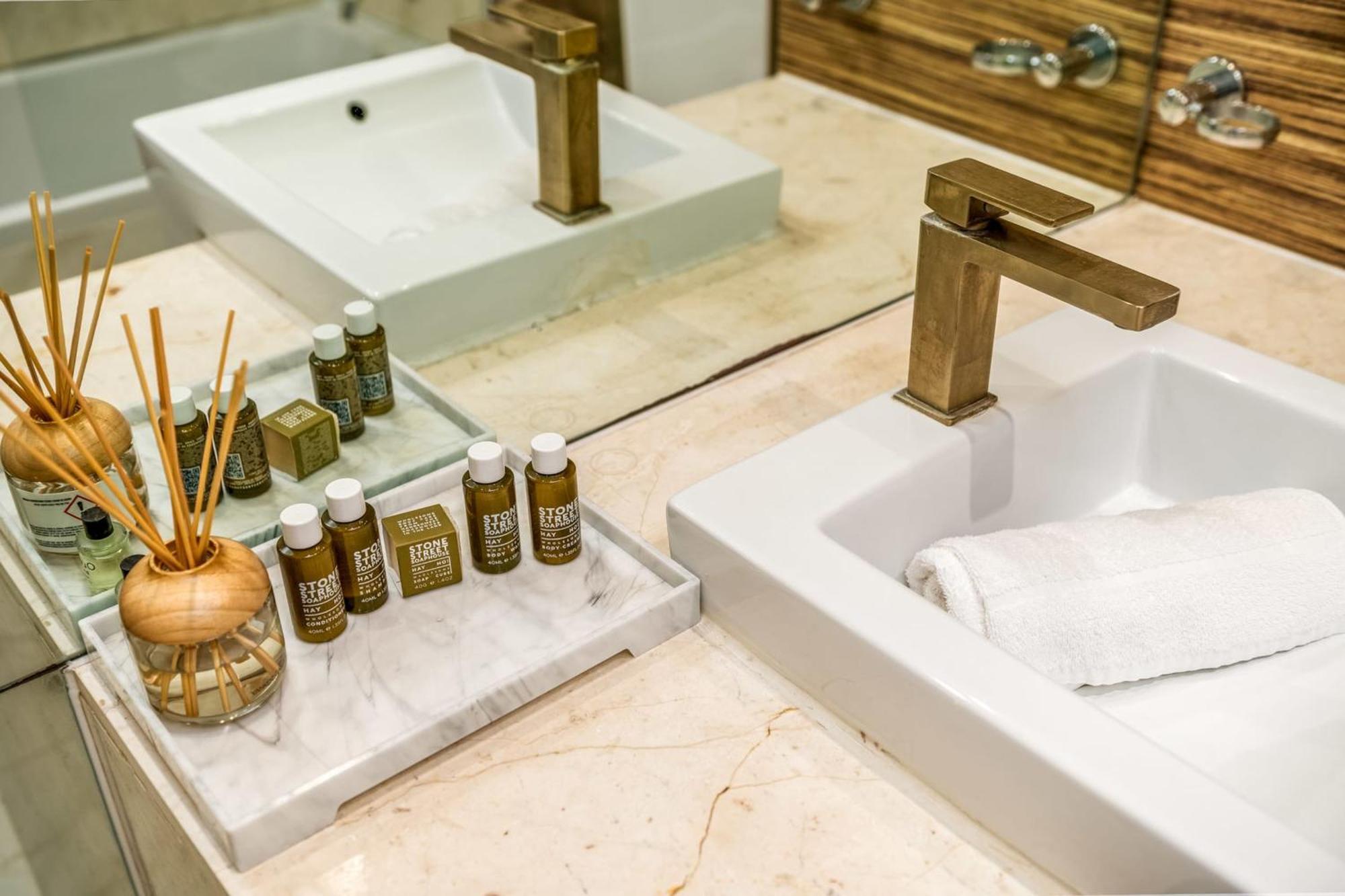 לונדון Canary Wharf Retreat With Free Secure Parking מראה חיצוני תמונה